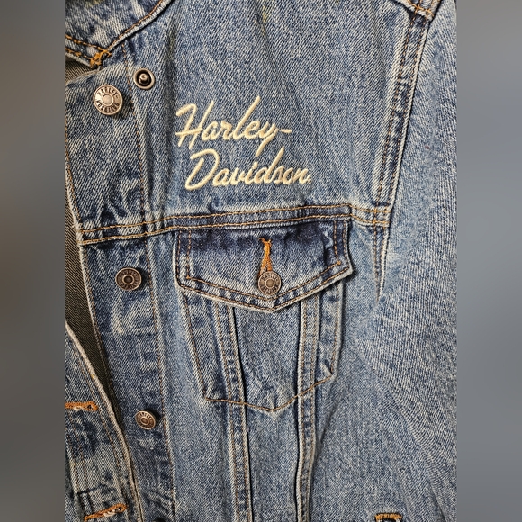 Women's Essential Bar & Shield Denim Jacket - Large - Picture 3 of 5